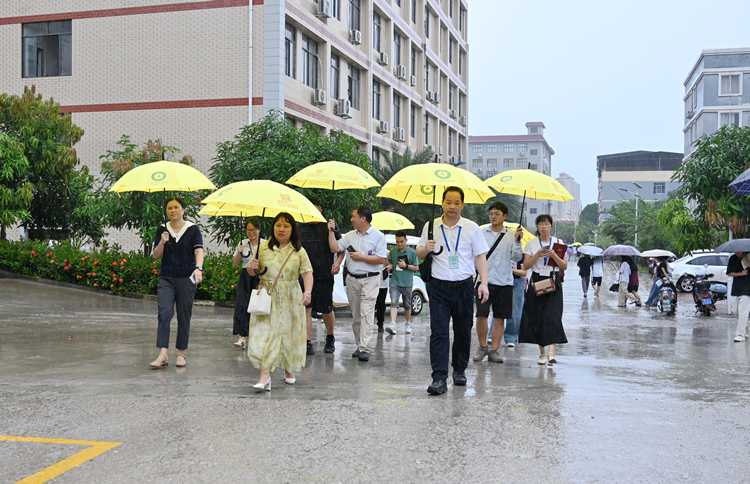 我校開展秋季學期開學前校園安全隱患